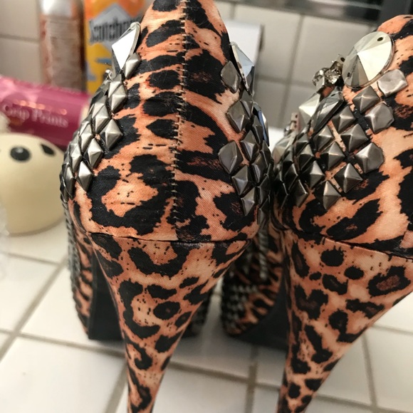 Shoes - Picture 3 of 5